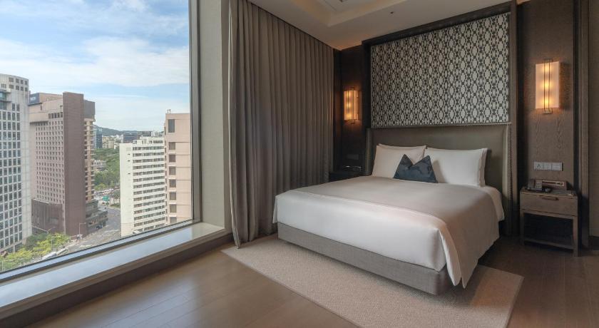 Image of Crown Park Suite with Private Terrace & Hot tub & Surround view (Highest Floor) 1