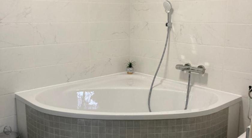 Image of Quadruple-Standard-Salle de bain privée 3