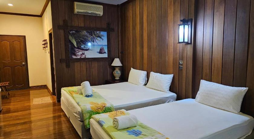 Image of Deluxe Double or Twin Room with Balcony 4