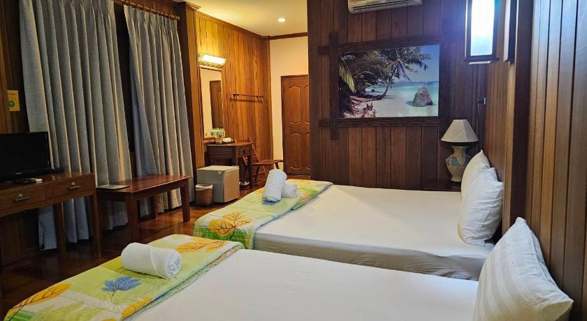 Image of Deluxe Double or Twin Room with Balcony 6