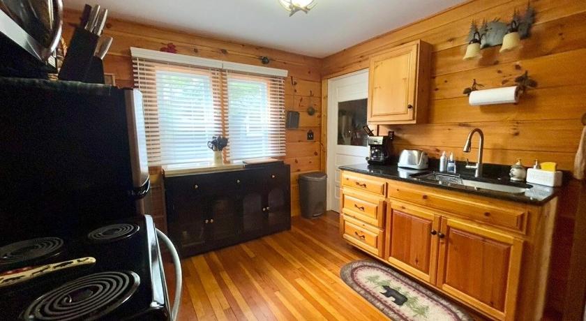 オールド・フォージ (NY) Moose Riverside Bungalow 3BR Home Old Forge NY 4つ星 宿泊施設 プール