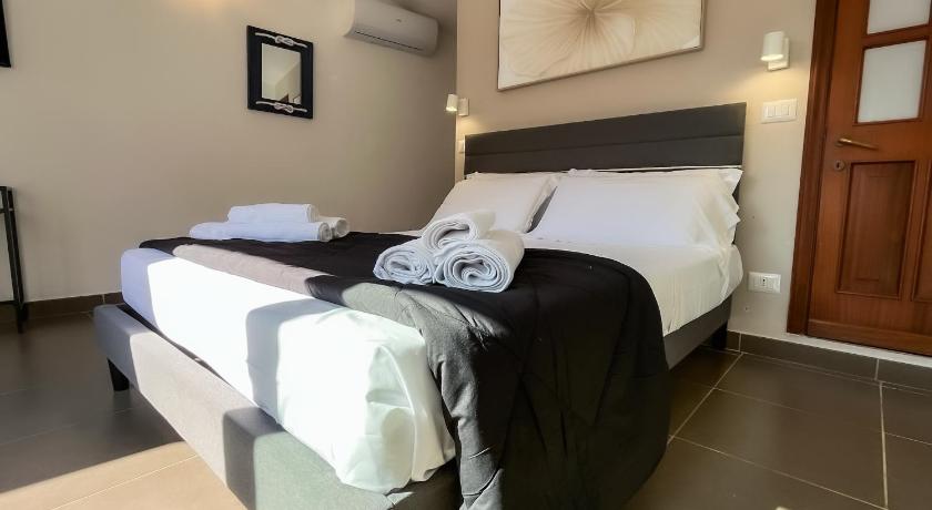 Vernazza Old Town Suites