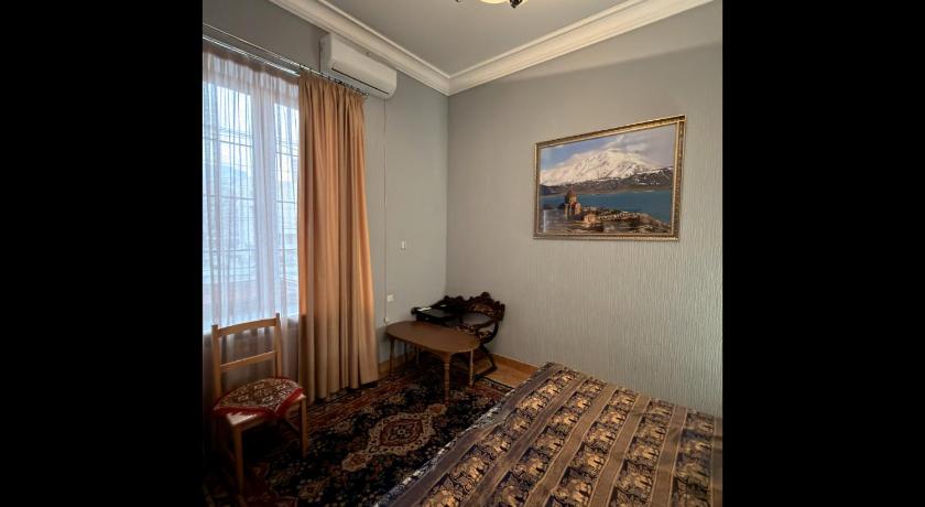 Image of Budget Family Room 5
