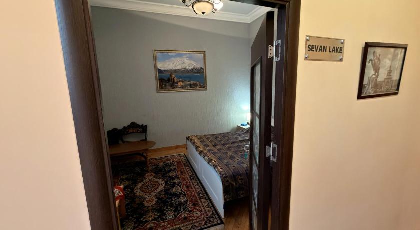 Image of Budget Family Room 7