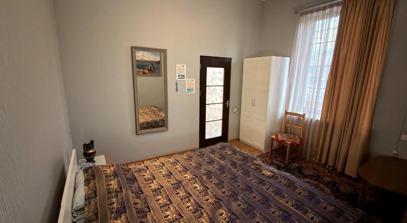 Image of Budget Family Room 2
