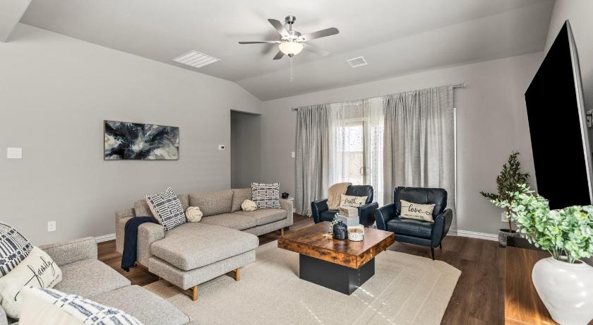 ラベンナ 4Bed Luxury Getaway with Pool Table and Near Lake Lavon 3つ星 宿泊施設 スイート