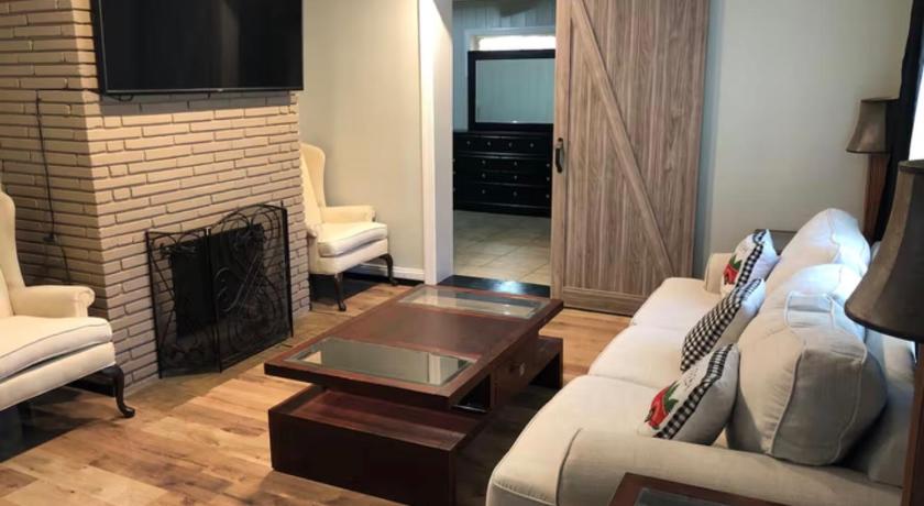 Spacious 5 Bedroom Home in Decatur Near Downtown Atlanta Ideal for Families & Groups