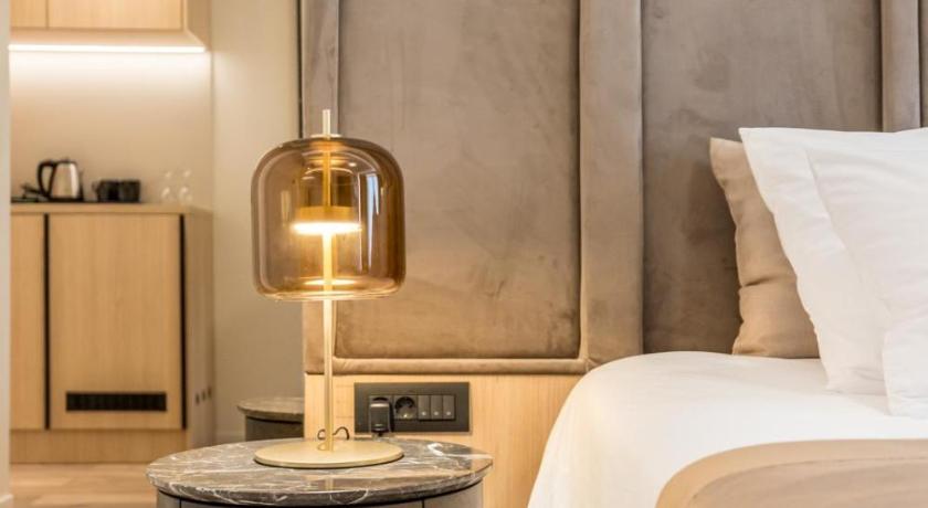 Image of Luxury Suite with Balcony and Jacuzzi 3