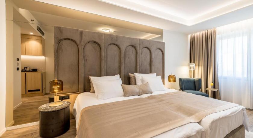 Image of Deluxe Double or Twin Room 3