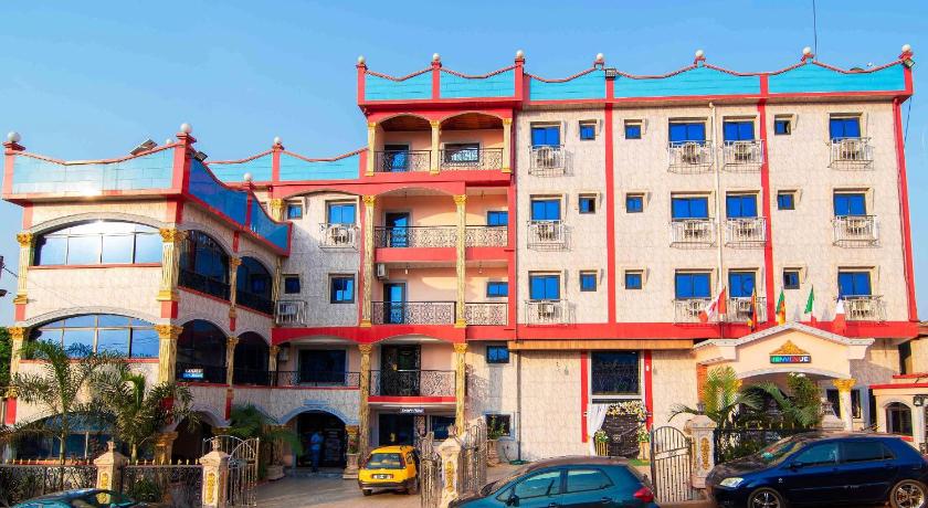 lynna hotel