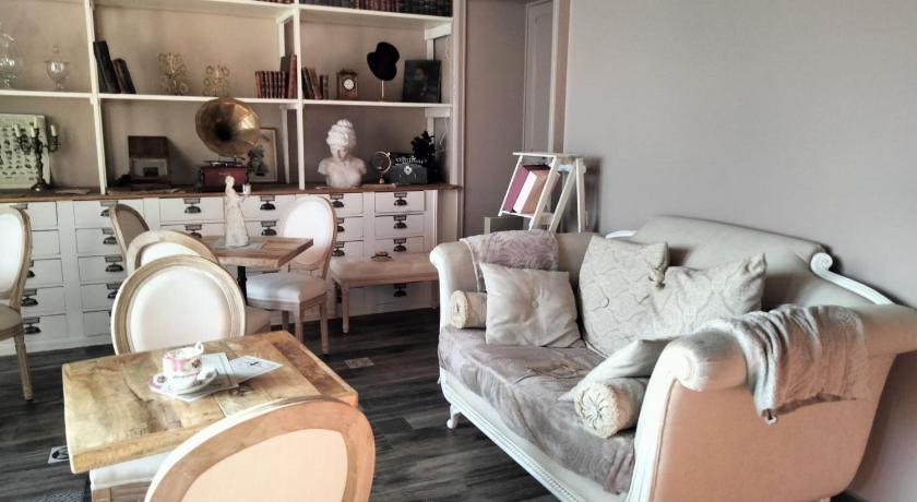 Chez Madame - image 19