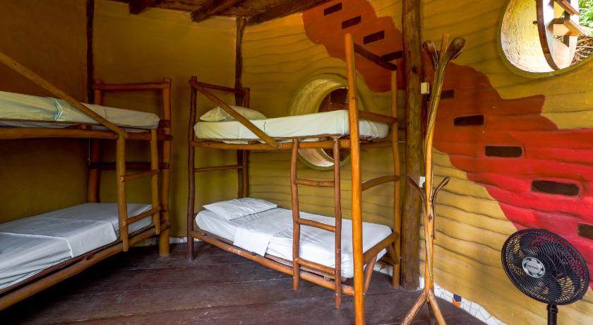 Foto, millel on kujutatud Voodikoht 4 voodiga naiste ühistoas (Bed in 4-Bed Female Dormitory Room) 1
