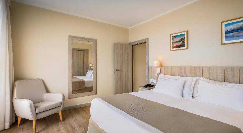 Image of Junior Suite met Uitzicht op Zee (Junior Suite with Sea View) 3