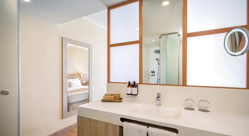 Image of Deluxe Room 2