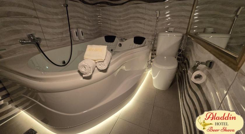 스위트 (온수 욕조) (Suite with Hot Tub) 이미지 9