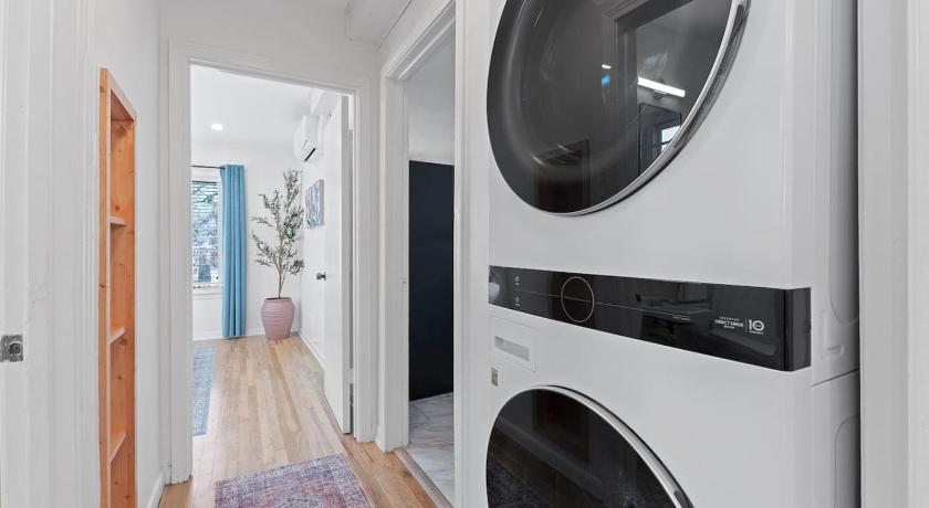 オースティン Chic 2BR Highland Retreat Near UT and Downtown, Free Parking by Austin Vacay 3つ星 宿泊施設 施設