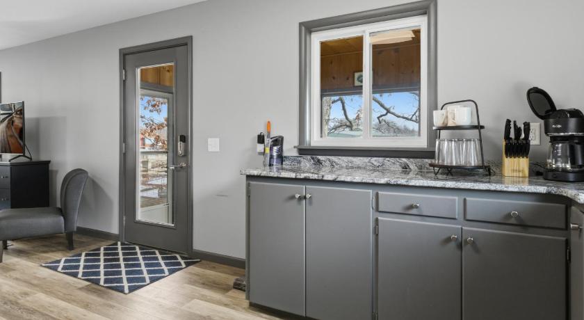 오세이지 비치 (MO) Charming & Cozy Waterfront Cabin at 21mm Near Shorty Pants 4성급 숙소 부대시설