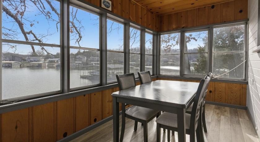 오세이지 비치 (MO) Charming & Cozy Waterfront Cabin at 21mm Near Shorty Pants 4성급 숙소 로비