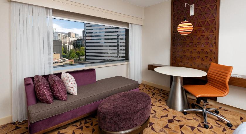 Image of Premium, Club lounge access, Guest room, 1 King, High floor 1