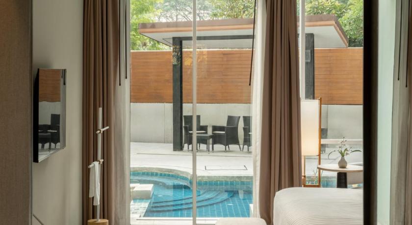 Image of Deluxe Pool Access 8