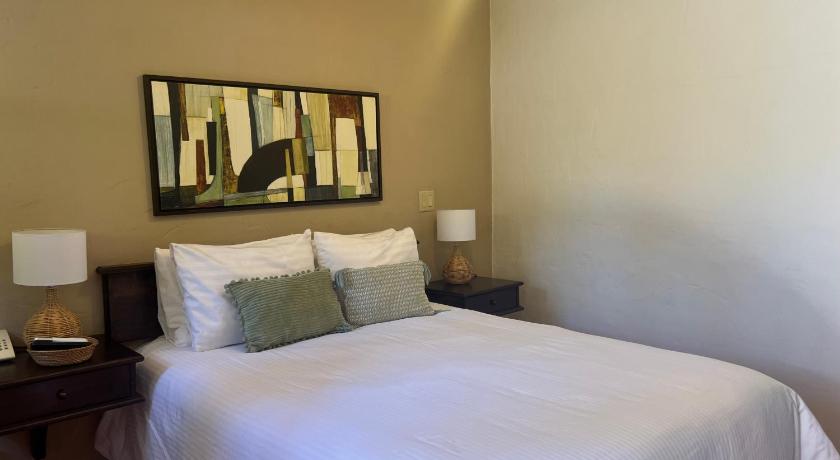 Image of Queen Room 10