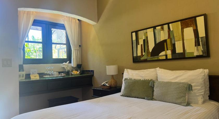 Image of Queen Room 4