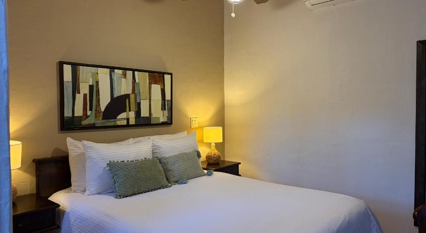 Image of Queen Room 5