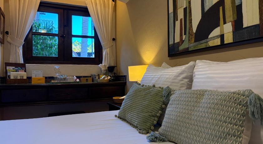 Image of Queen Room 3
