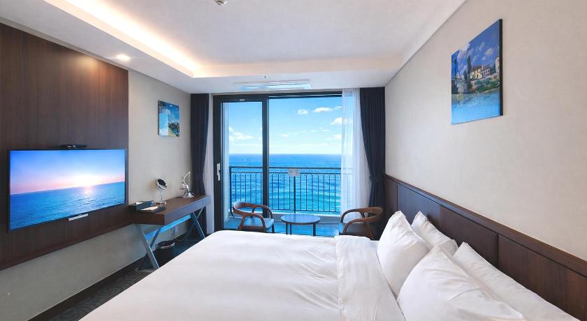Image of Deluxe Double (Ocean Harbor View) 0