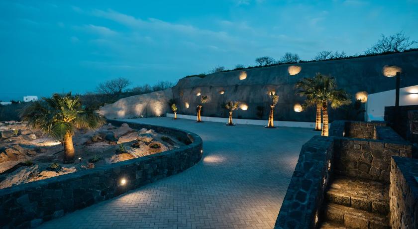 Santorini Cave Luxury Suites