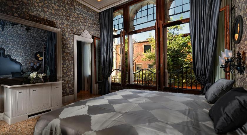 Image of Suite with Garden View 3
