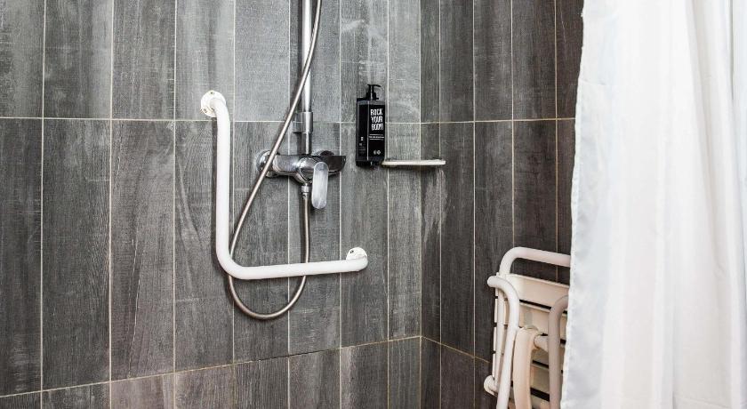 Image of Standard Accessible Handicapp Room With 1 Double Bed 8