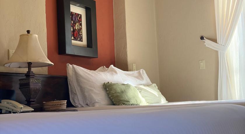 Image of Queen Room 12