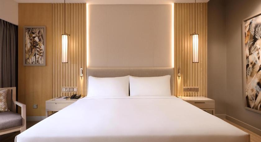 Image of King Room with Golf View 1