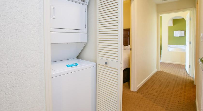Image of Four-bedroom Four Bath Deluxe Family Suite 12