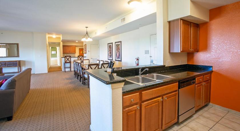 Image of Four-bedroom Four Bath Deluxe Family Suite 5