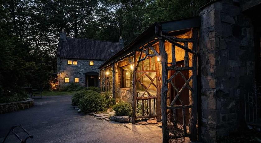 슈가 마운틴 (NC) Honeymoon Cottage Chateau DuMont 4성급 숙소 객실