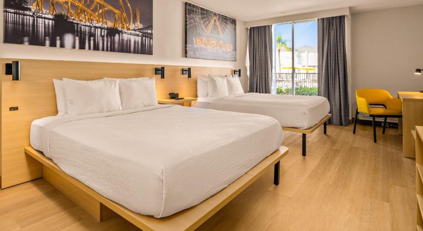 Orlando B&B HOTEL Orlando International Drive near Universal - Newly Renovated! 2-Star Accommodation pool