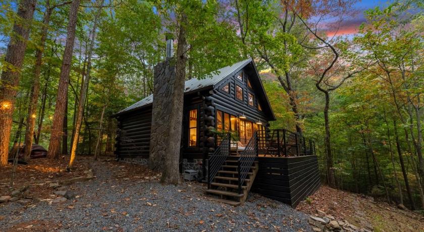 체리로그 Modern Log Cabin - Hot Tub, Fire Pit, Spa-like bathroom in secluded nature haven 4성급 숙소 부대시설