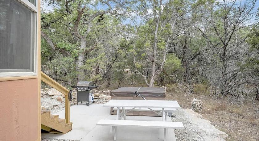 Canyon Lake (TX) Luxurious Yurt-Cabin Glamping Retreat with Private Hot Tub Near Canyon Lake, Texas 3-Star Accommodation view