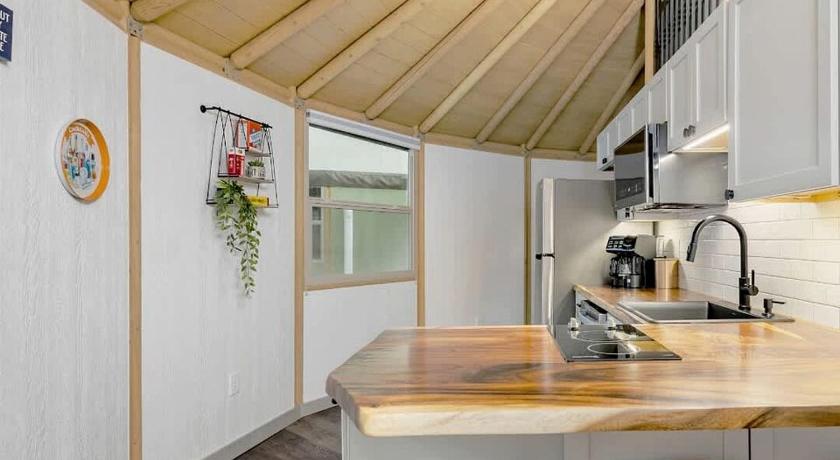 Canyon Lake (TX) Charming Luxury Yurt-Cabin Retreat with Hot Tub Near Canyon Lake, Texas 3-Star Accommodation lobby