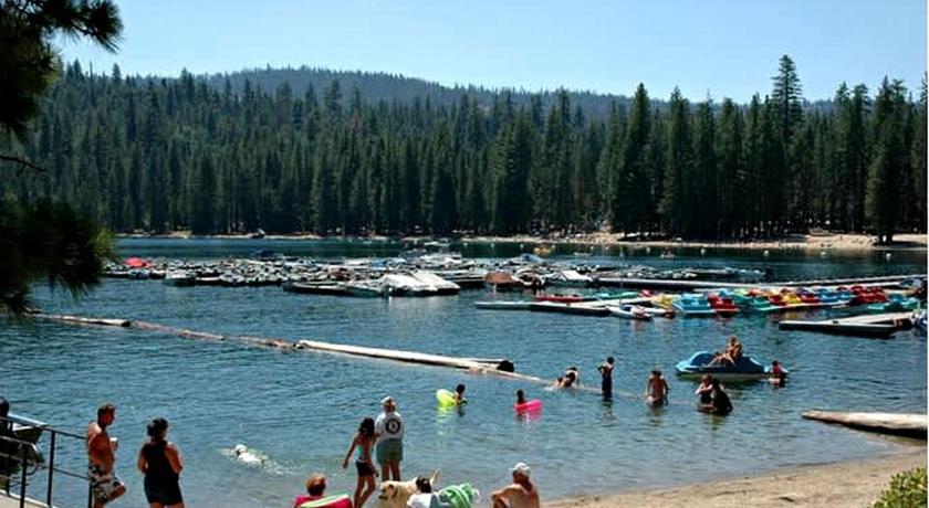 롱반 Peaceful Mountain Cabin with Private Lake and Game Room Near Long Barn, California 3성급 숙소 외관