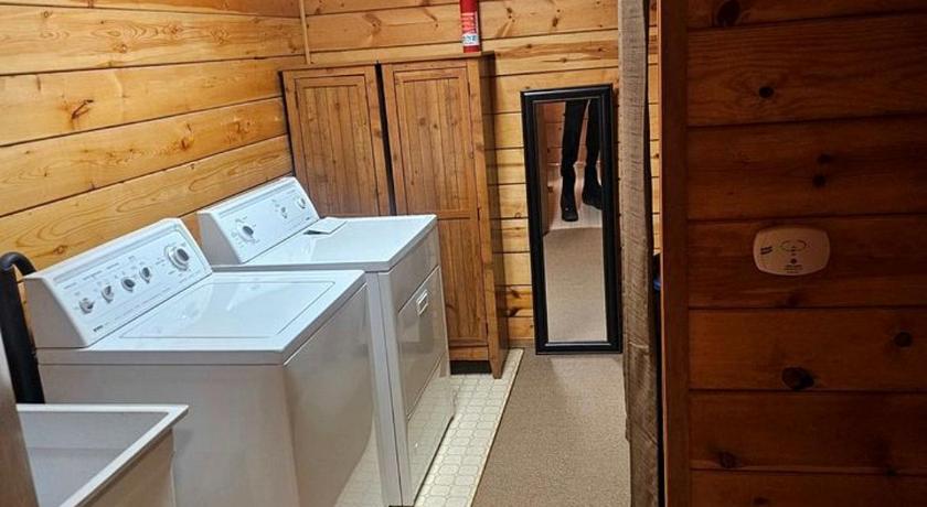 롱반 Peaceful Mountain Cabin with Private Lake and Game Room Near Long Barn, California 3성급 숙소 외관