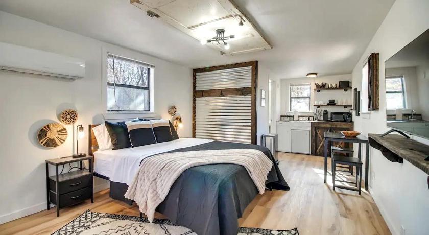 실로암 스프링 (AR) Cozy Studio Retreat with Scenic 5-Acre Views, Near City Lake & Cherokee Casino in Gentry, Arkansas 2성급 숙소 스위트룸