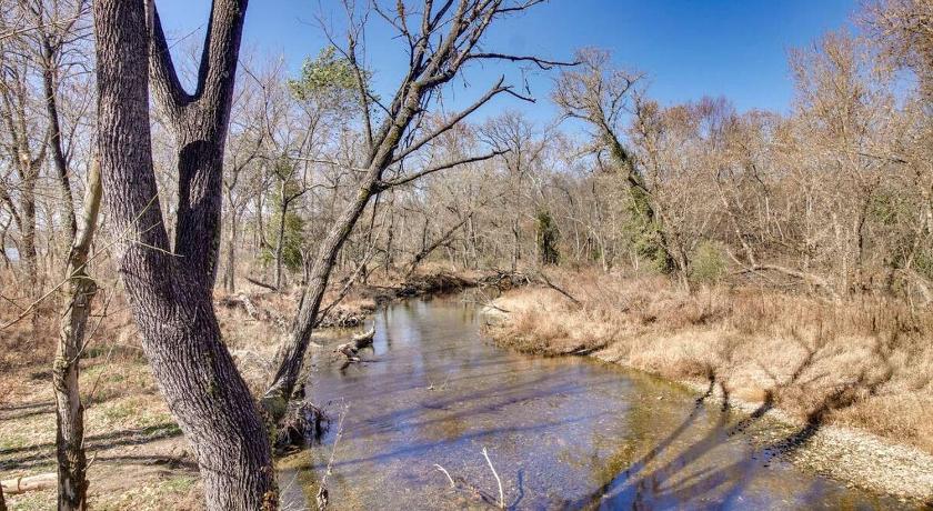 실로암 스프링 (AR) Cozy Studio Retreat with Scenic 5-Acre Views, Near City Lake & Cherokee Casino in Gentry, Arkansas 2성급 숙소 스위트룸