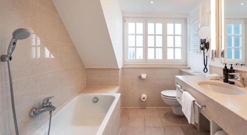Image of Comfort Suite 2