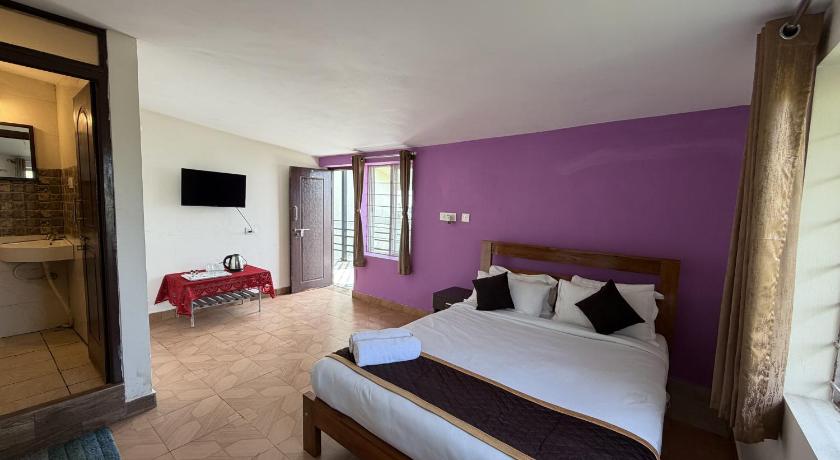 Standard Twin Room with Mountain View