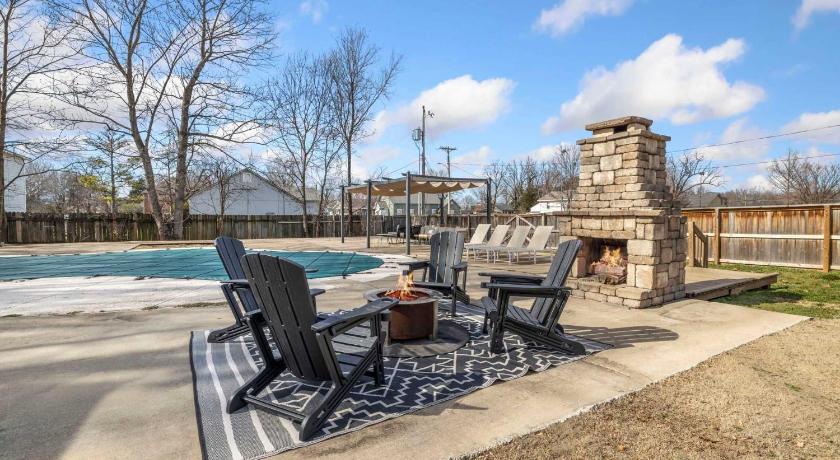 Springdale Palm Pool House-Pool-IN Downtown-Walk Everywhere 4-Star Accommodation exterior