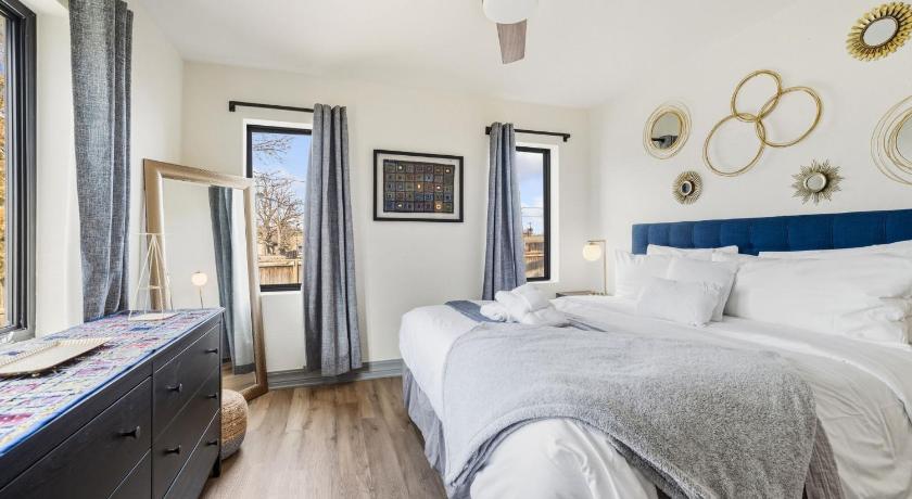 Springdale Palm Pool House-Pool-IN Downtown-Walk Everywhere 4-Star Accommodation suite