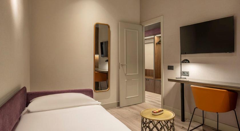 Image of Deluxe Family Suite 5